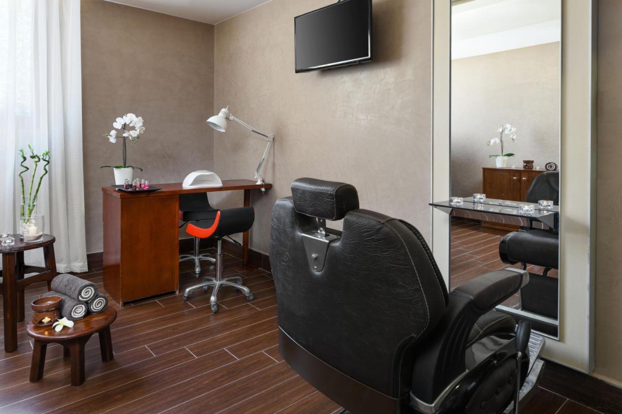 Jaz Belvedere Sharm El-Sheikh Exterior foto A modern barber shop