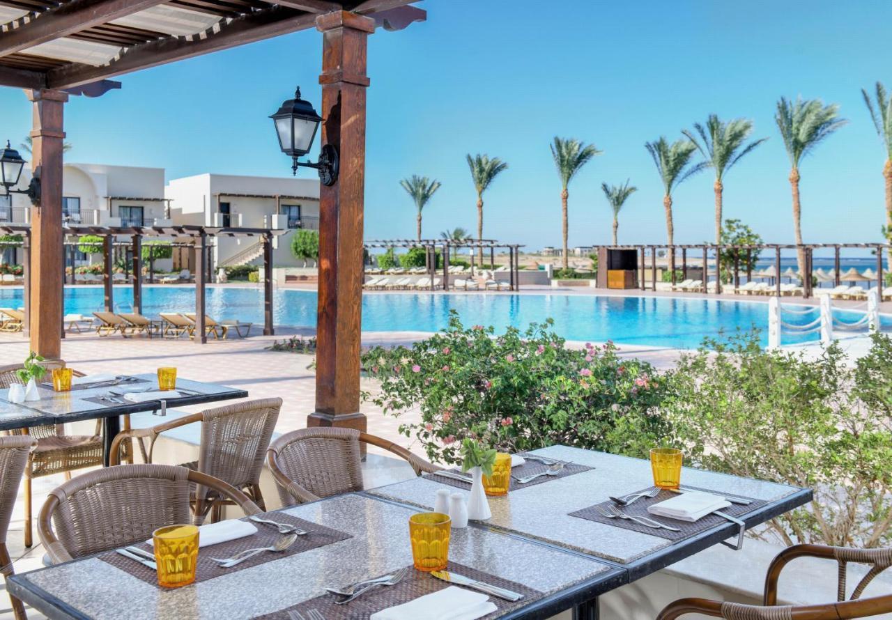 Jaz Belvedere Sharm El-Sheikh Exterior foto The swimming pool at the Hilton Sharm El Sheikh